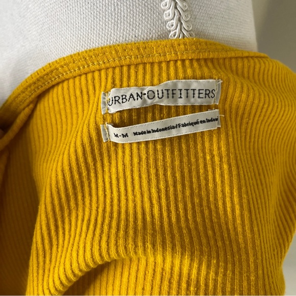 Urban Outfitters Yellow Long Sleeve Ribbed Crop Top M - Picture 3 of 4